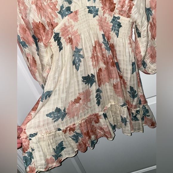 VICI cream floral dress - Picture 5 of 7